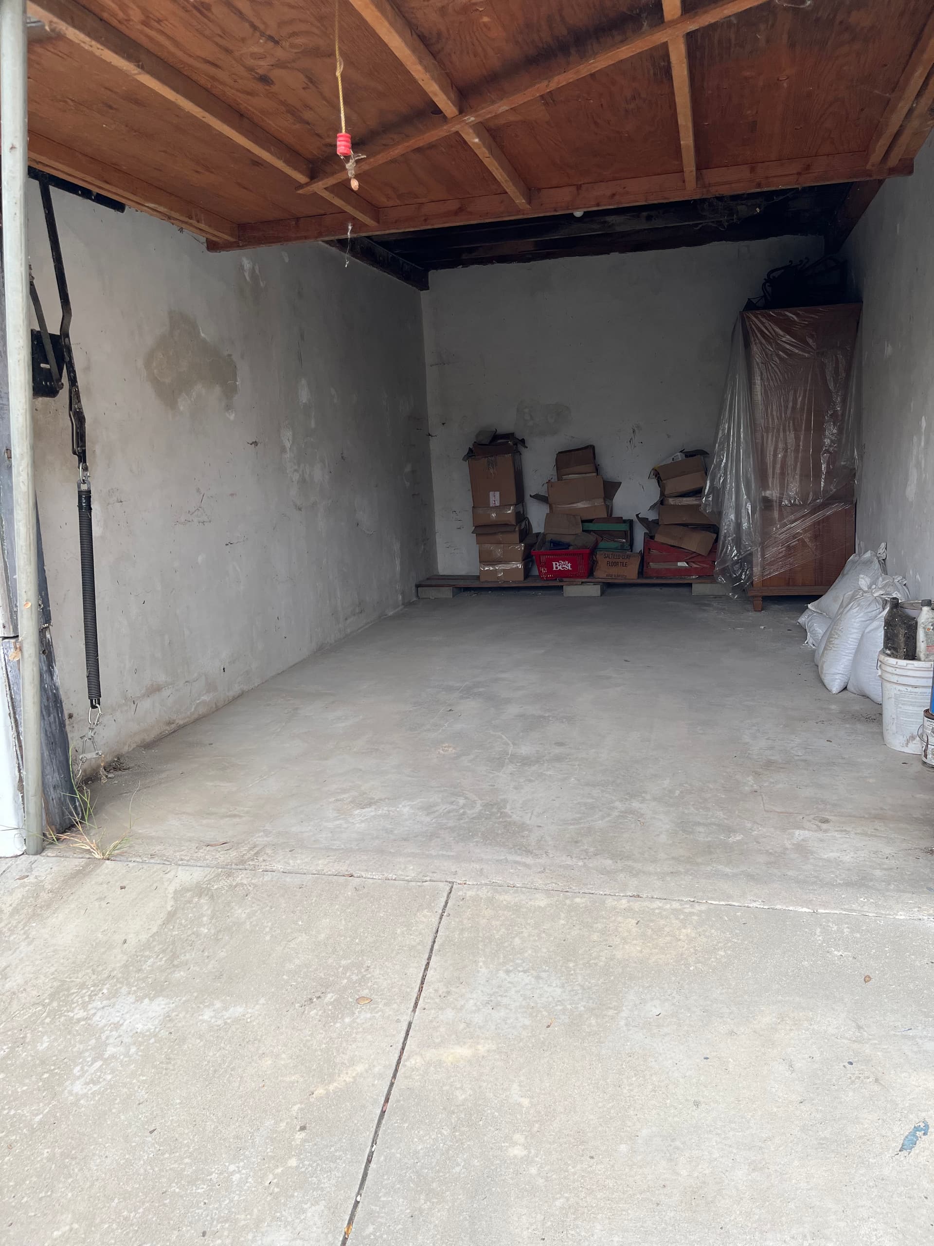 Gallery photos for Packed Garage Cleared Out and Ready to Use Again: Image #2