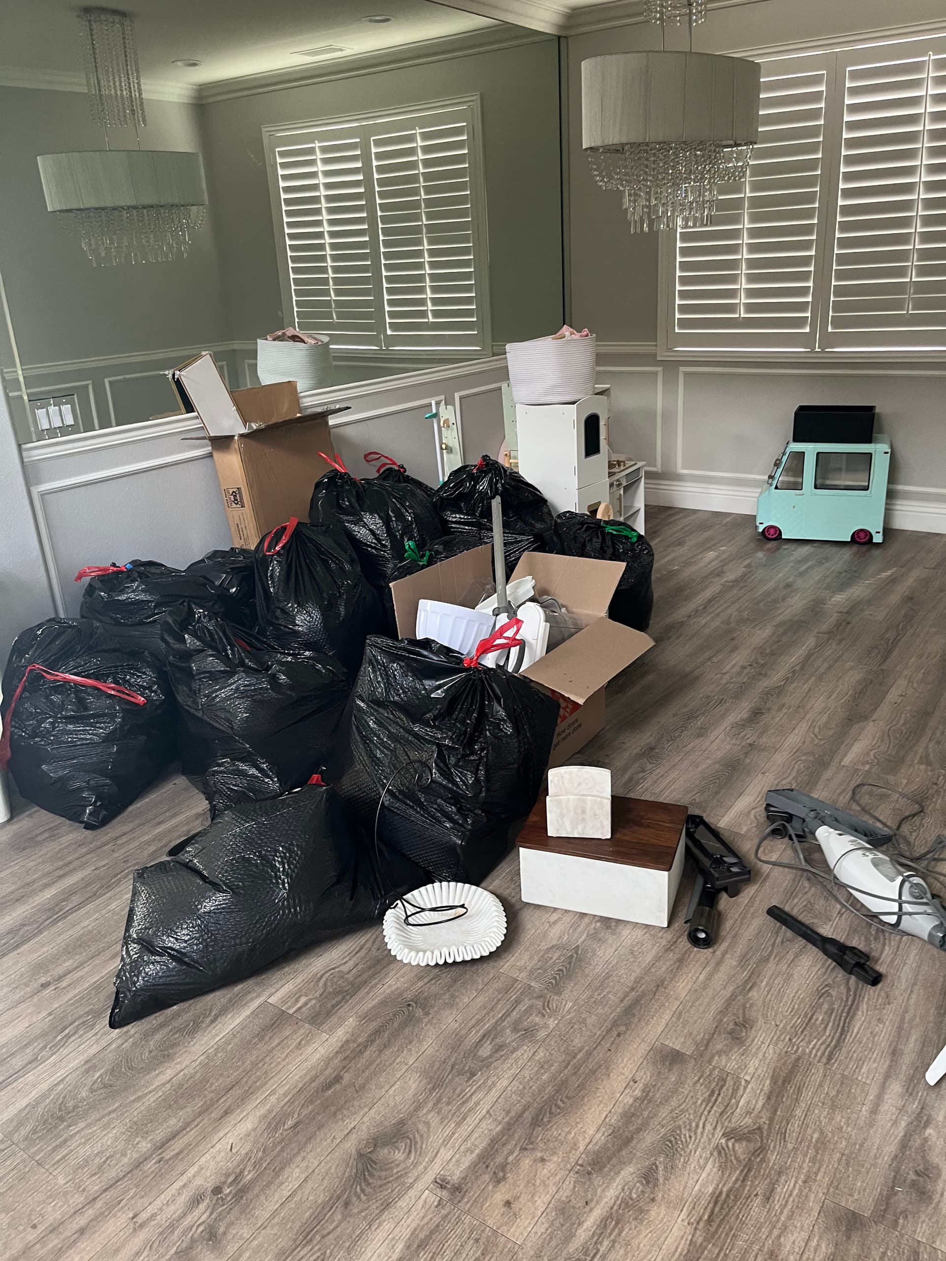 Gallery photos for Full Eviction Cleanout Leaves This Rental Property Move-In Ready: Image #2