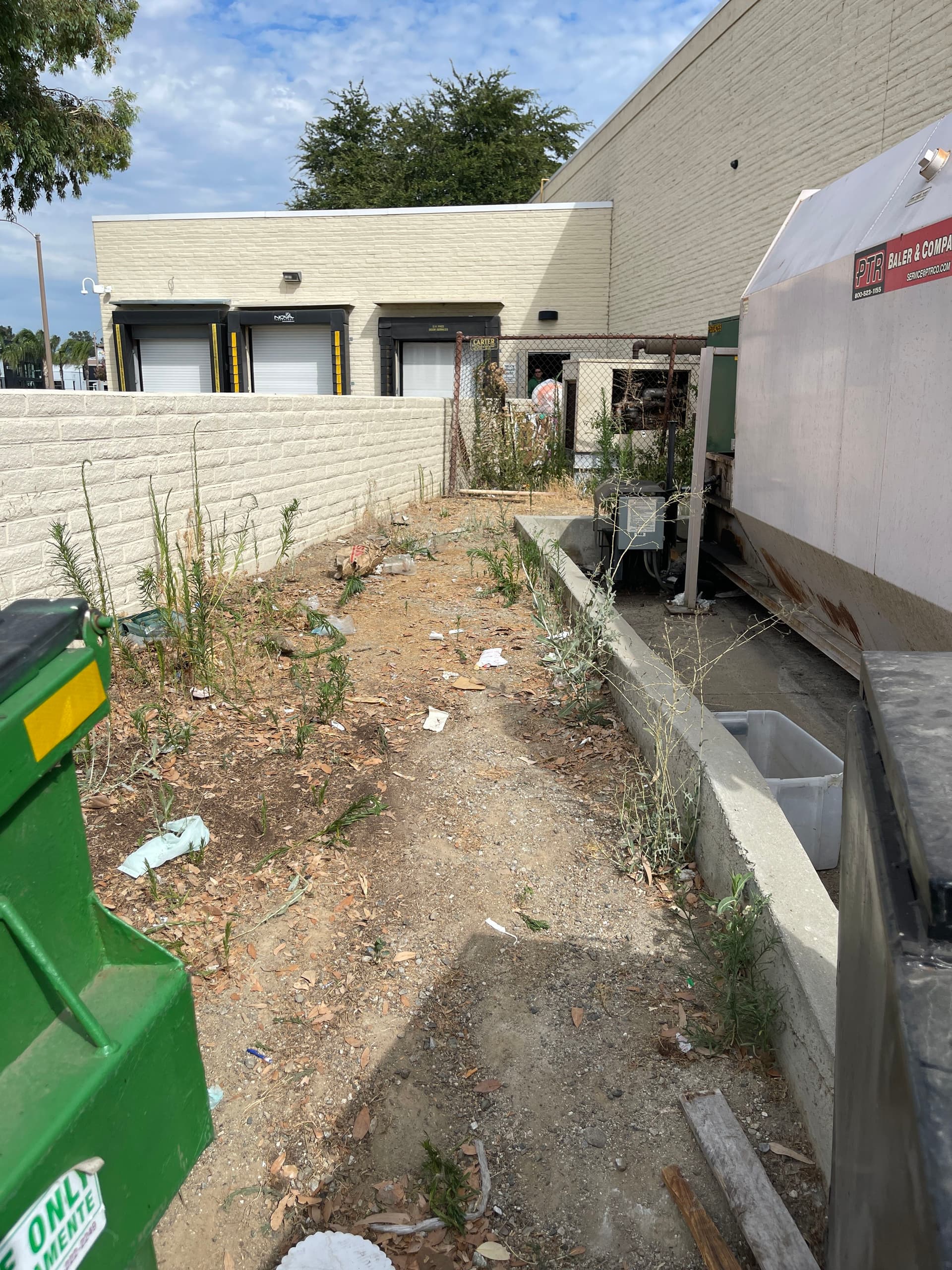 Gallery photos for Commercial Junk Removal for Retail and Grocery Properties: Image #1