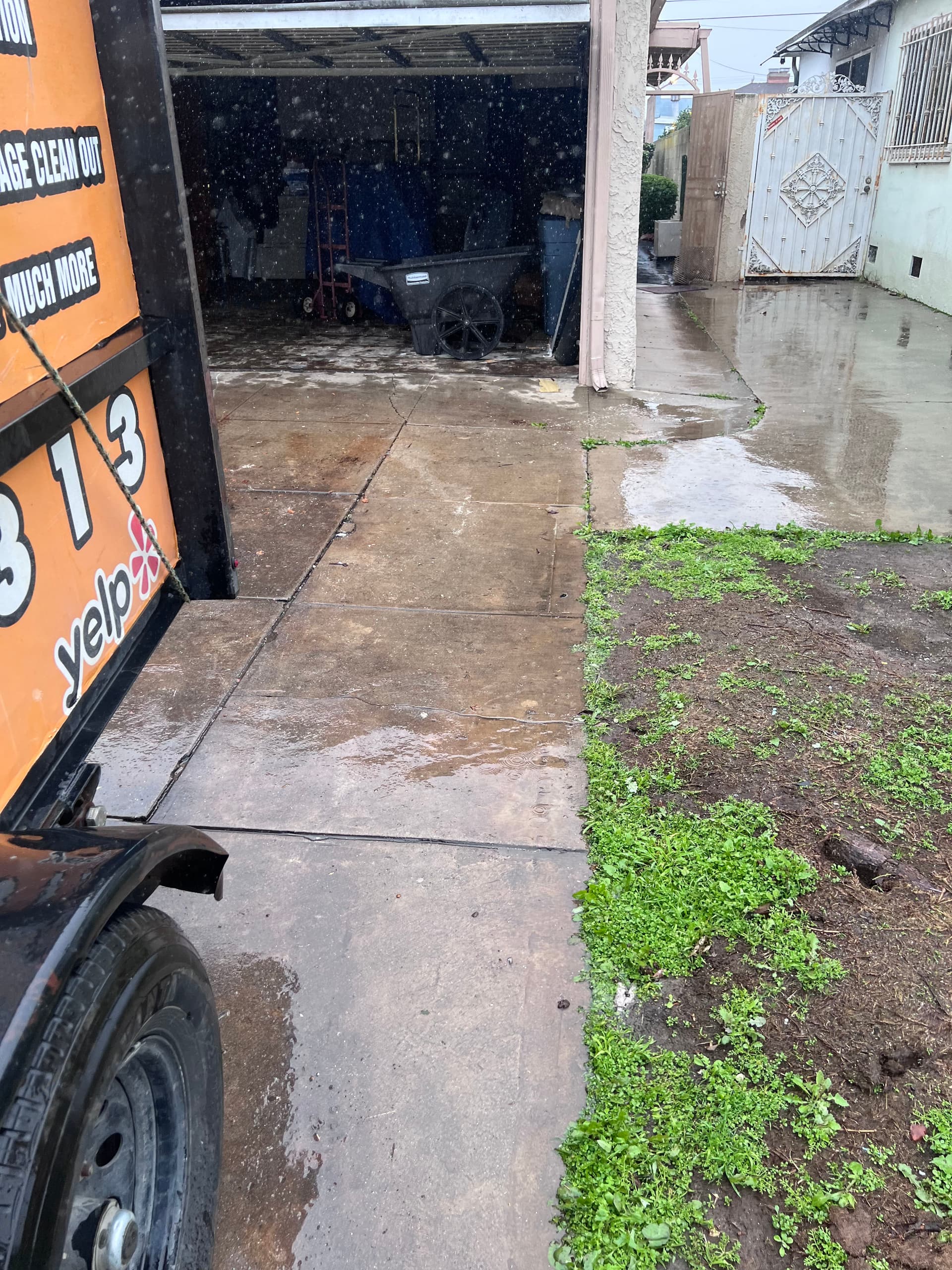 Gallery photos for Pasadena Garage and Driveway Cleanup Success: Image #1