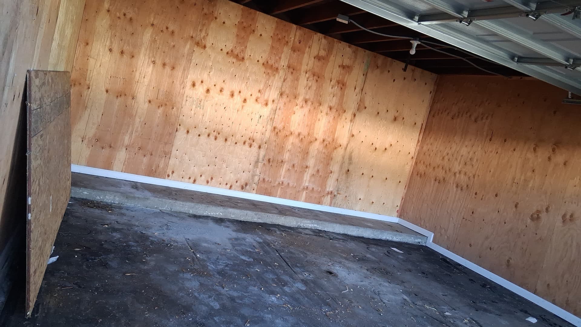 Gallery photos for Packed Garage Cleanout Done Right - Full Junk Removal: Image #1