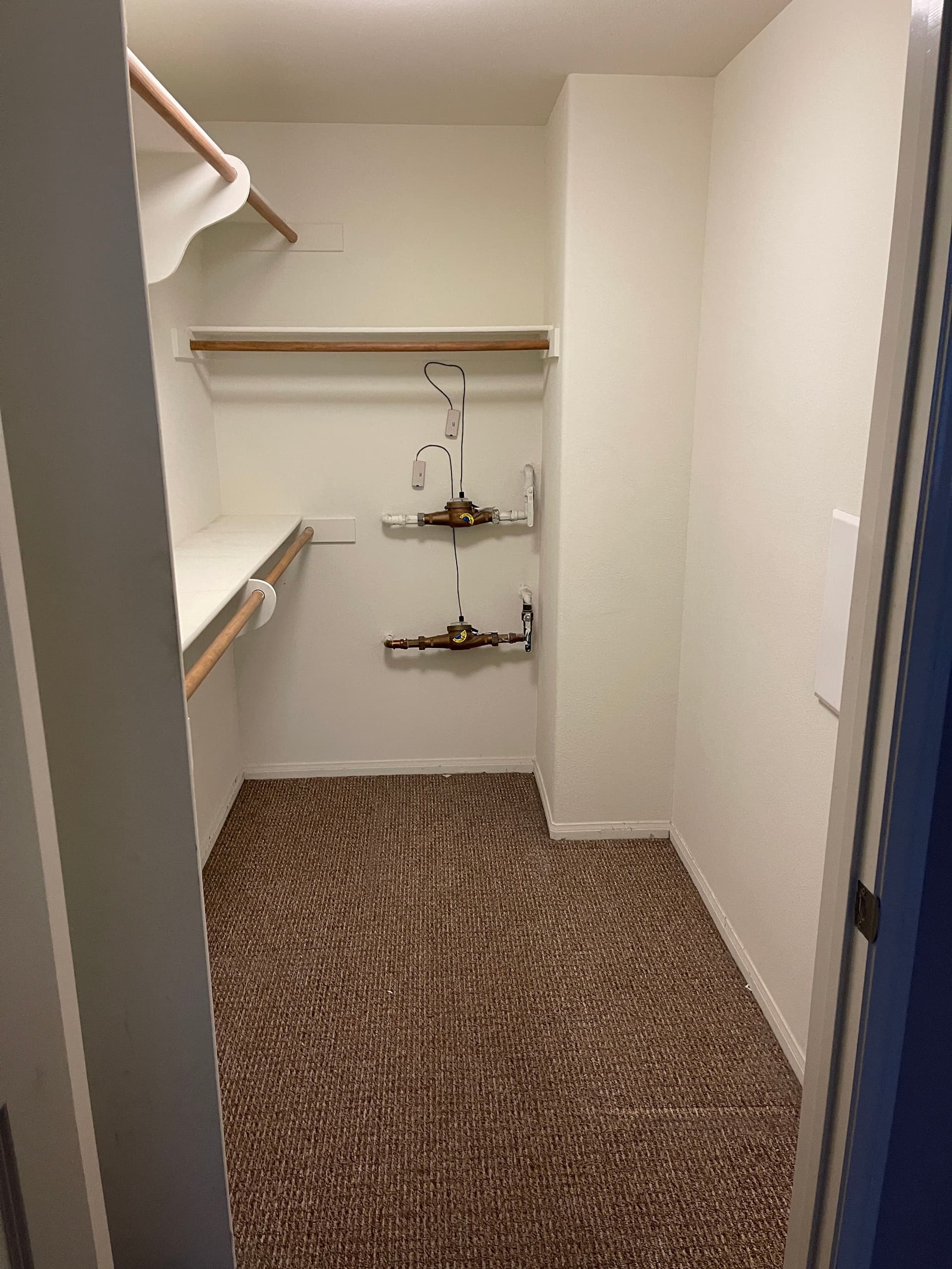 Gallery photos for Senior Home Closet Cleanout Done Right: Image #1