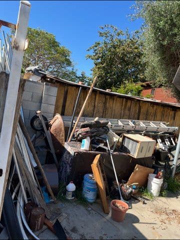 Gallery photos for Backyard Cleanup in Santa Clarita: Image #3