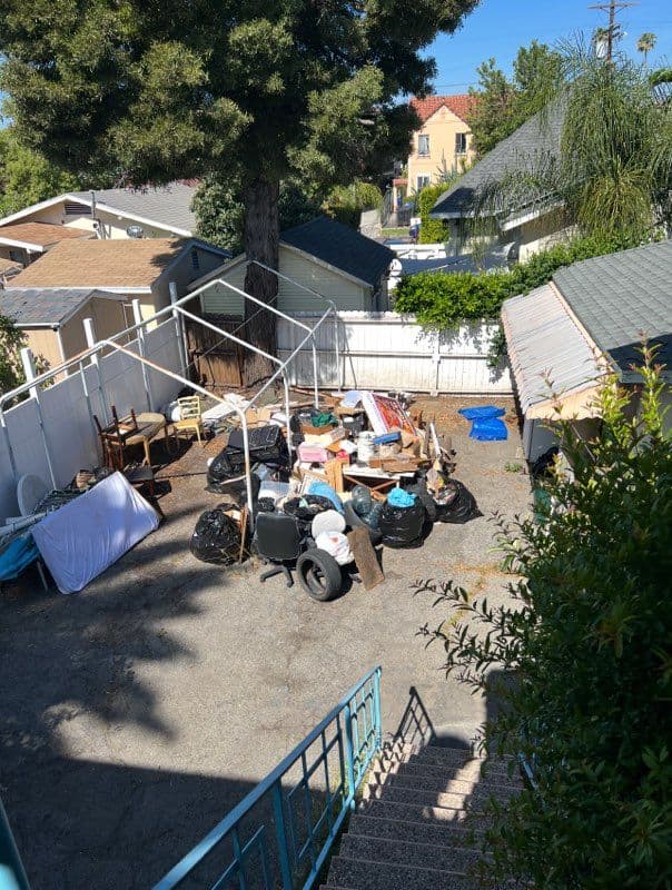 Gallery photos for Backyard Makeover in Los Angeles - Junk Removal: Image #1