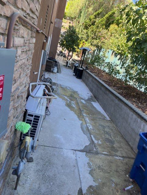 Efficient Debris Cleanup in Glendale CA image