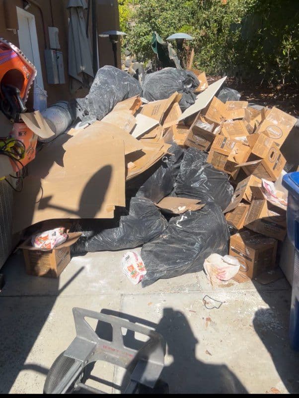 Gallery photos for Efficient Debris Cleanup in Glendale CA: Image #2