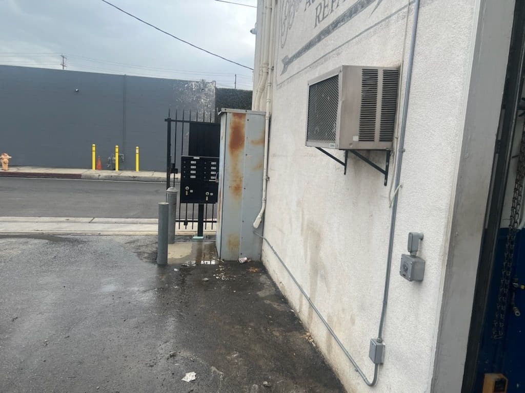 Clutter-Free Alley: A Complete Property Cleanout Transformation