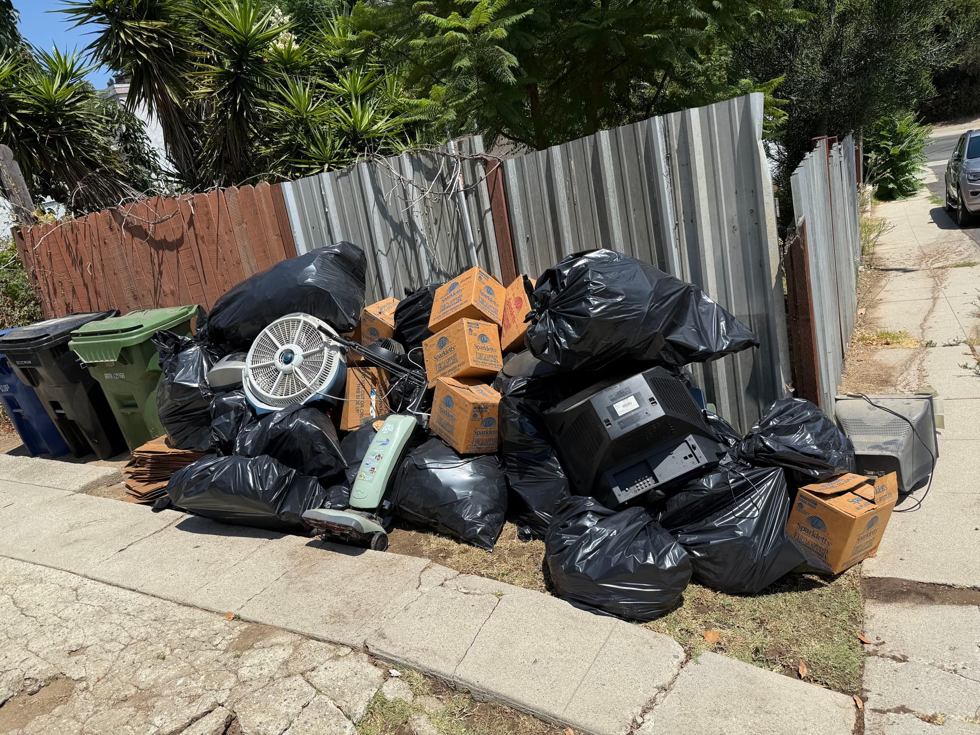 Household Junk Cleanout Goes From Buried to Clear image