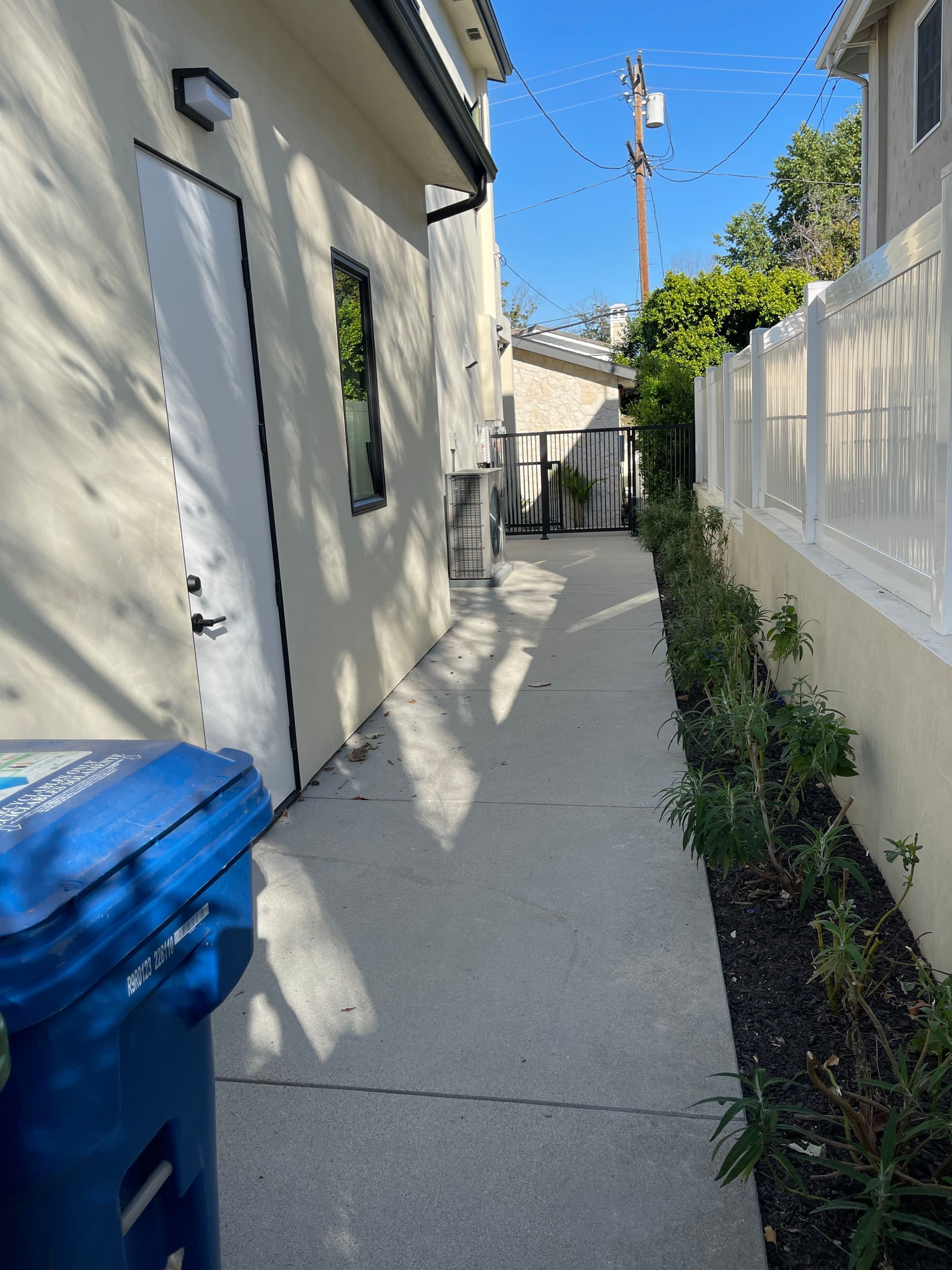 Gallery photos for Efficient Cardboard Box Removal and Cleanup: Image #1