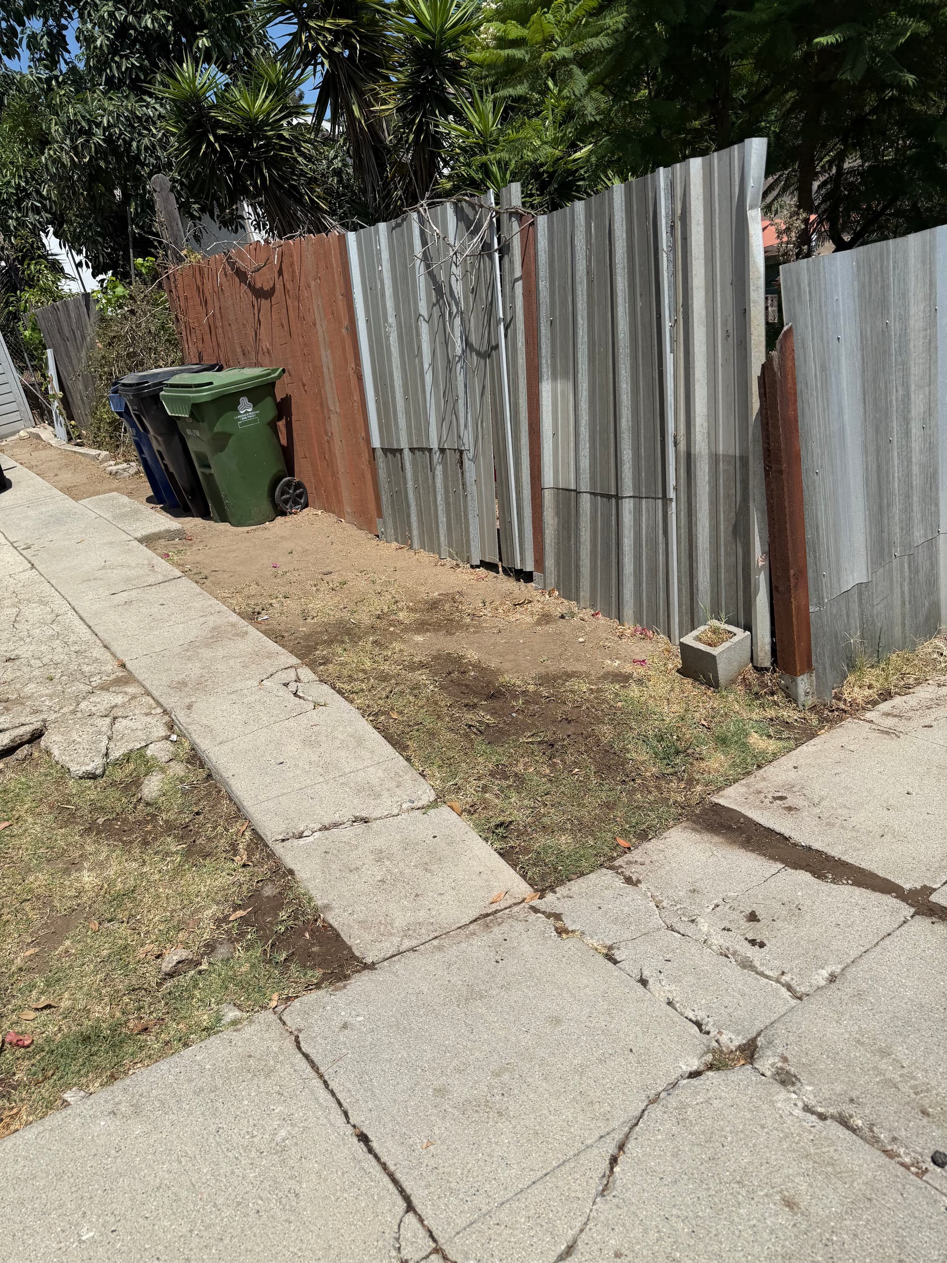 Gallery photos for Household Junk Cleanout Goes From Buried to Clear: Image #1